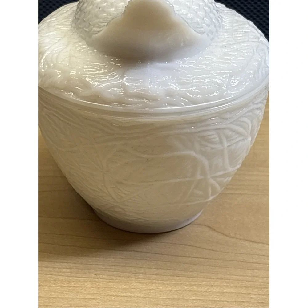 Hen On a Nest Milk Glass Trinket/Candy Covered Dish Vintage Avon 1970's